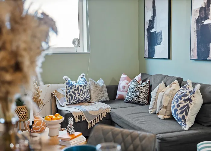 Luxury 1 Bedroom Stunning, Chic Apartment, Central Southampton! Stylish Abode Sleeps 4, Great Location! Summer Special Offer!! - By Blue Puffin Stays