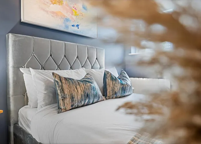 Luxury 1 Bedroom Stunning, Chic Apartment, Central Southampton! Stylish Abode Sleeps 4, Great Location! Summer Special Offer!! - By Blue Puffin Stays
