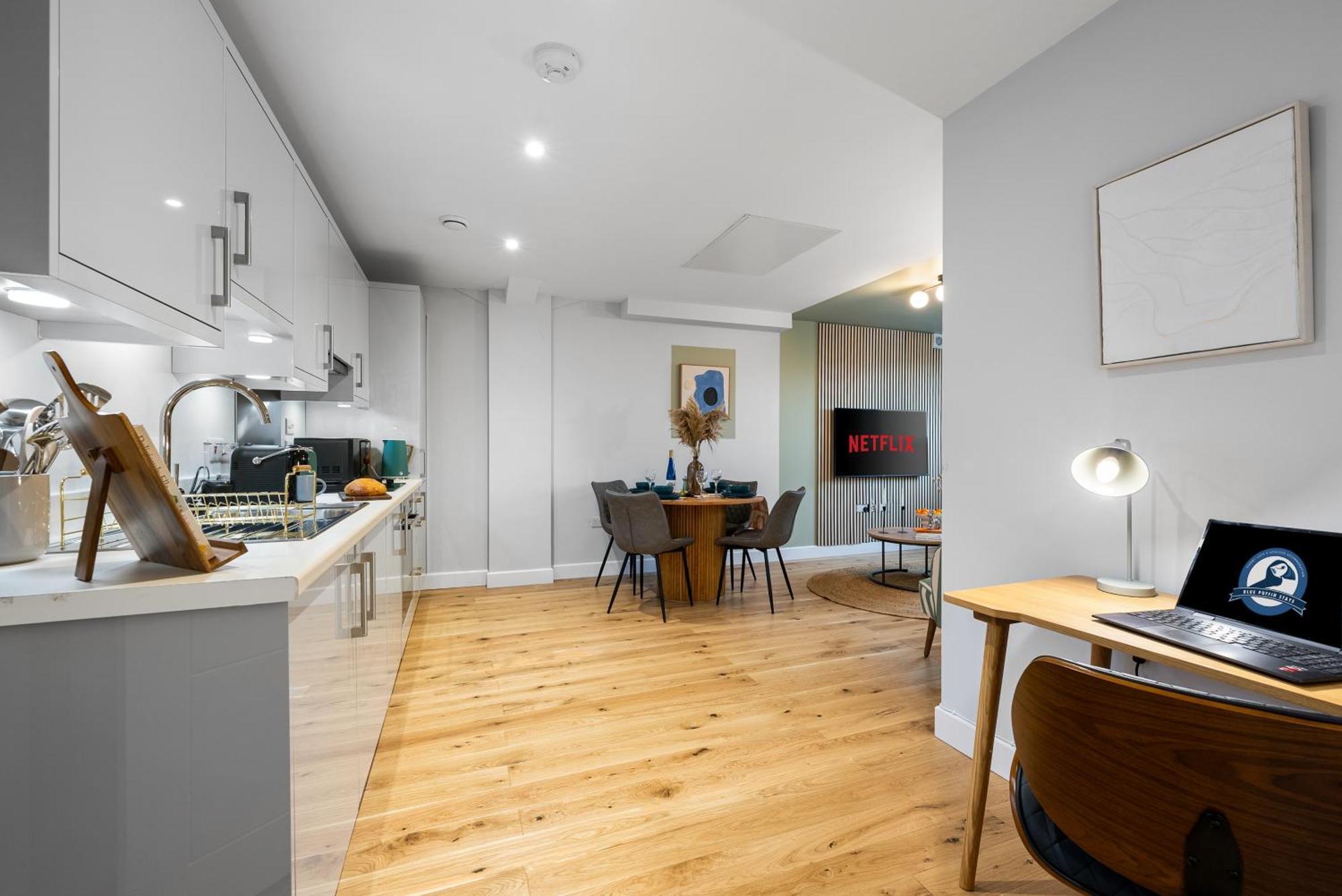 Apartment Luxury 1 Bedroom Stunning, Chic Apartment, Southampton! Stylish Abode Sleeps 4, Great Location! Summer Special Offer!! - By Blue Puffin Southampton