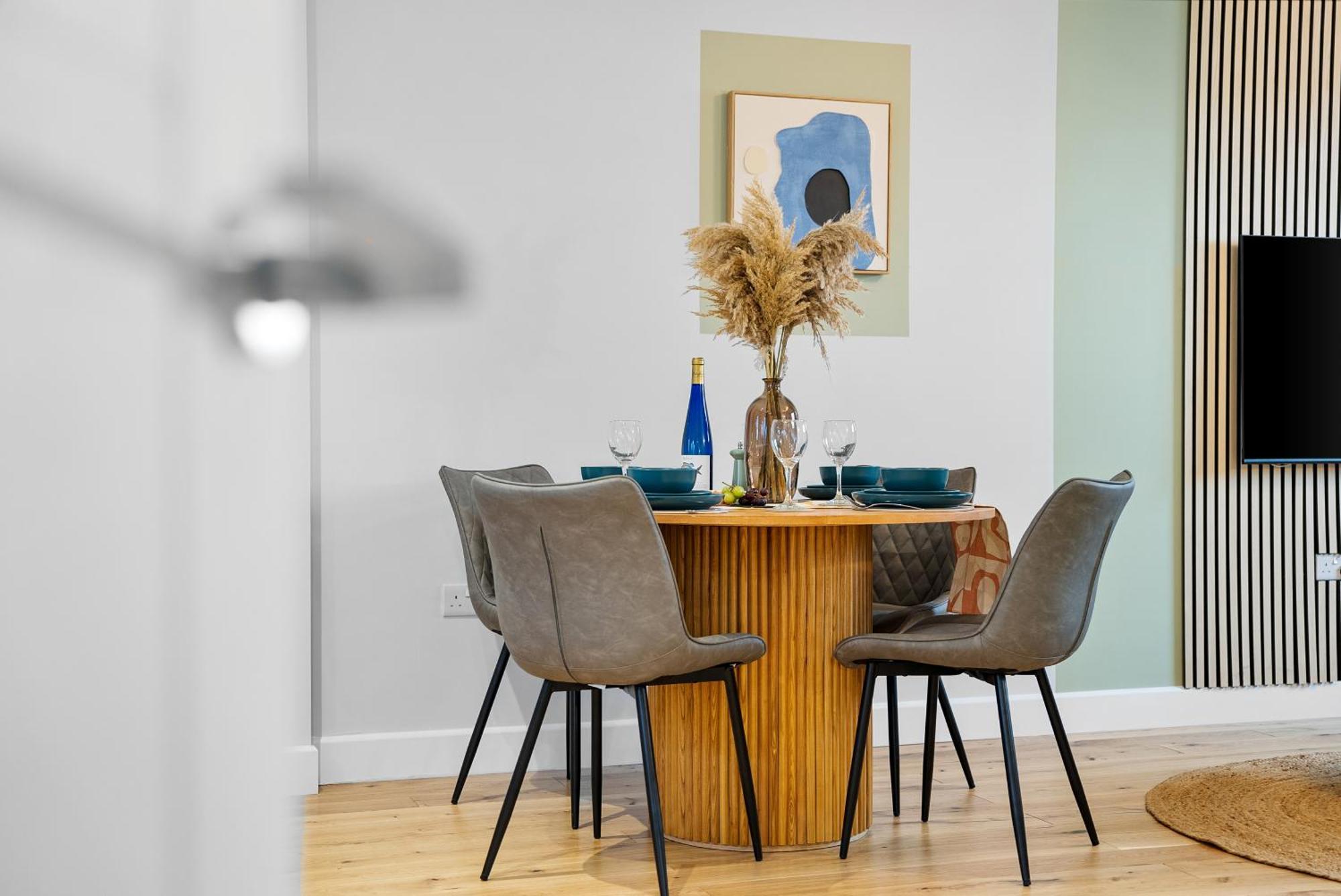 Luxury 1-bedroom Stylish & Cosy Apartment, Southampton! Stylish Abode Sleeps 4, Great Location! Summer Special Offer! - By Blue Puffin Southampton